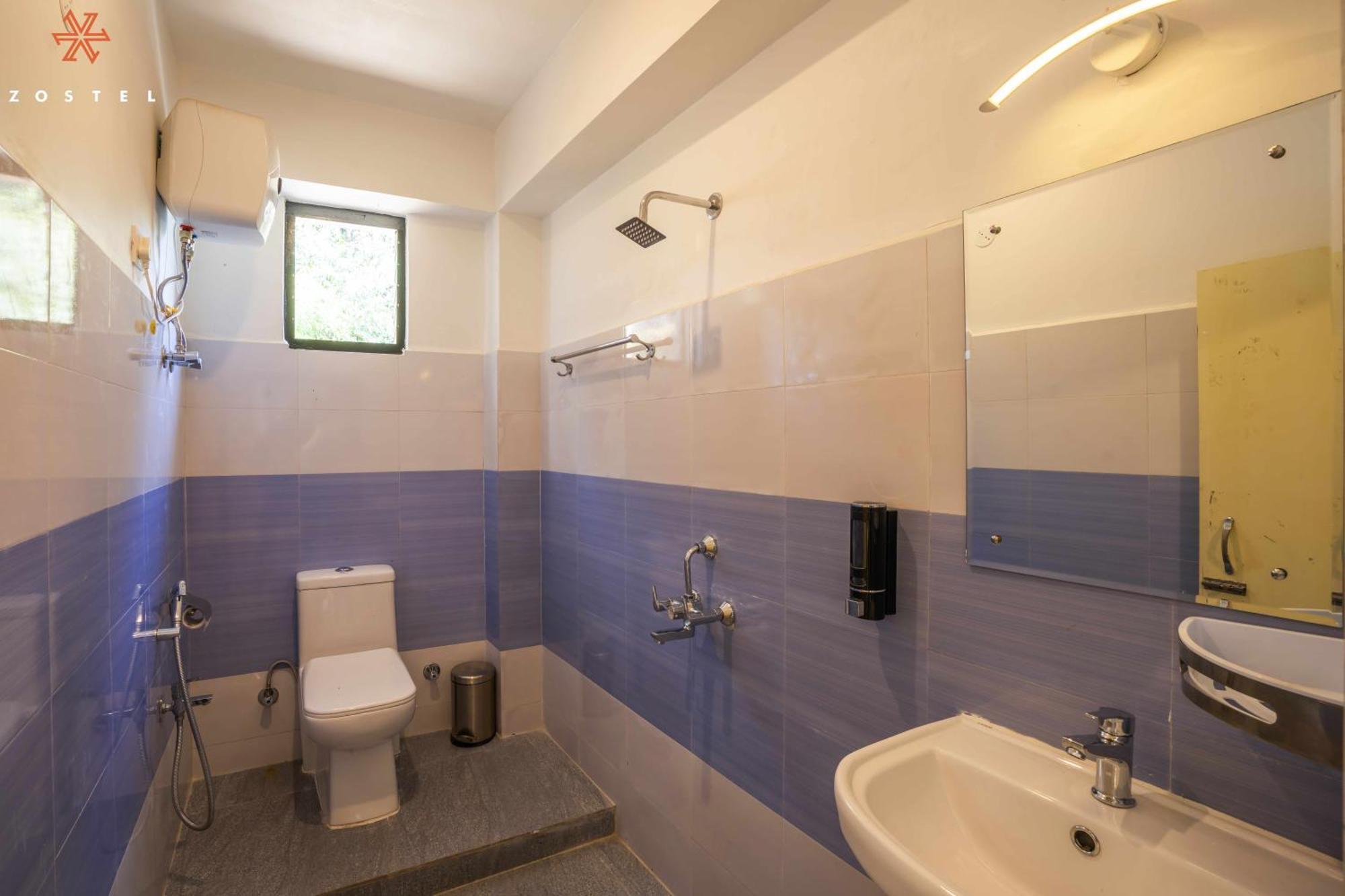 Zostel Rinchenpong Hostel Bilik gambar